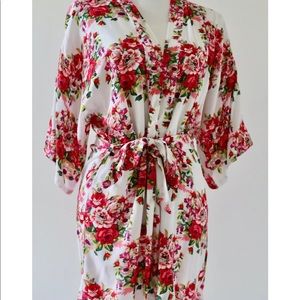Bridal party robes white floral bridesmaid gift